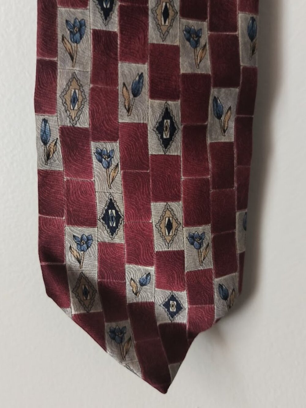 Men's Burgundy Floral Patterned 100% Silk Necktie - made in Italy